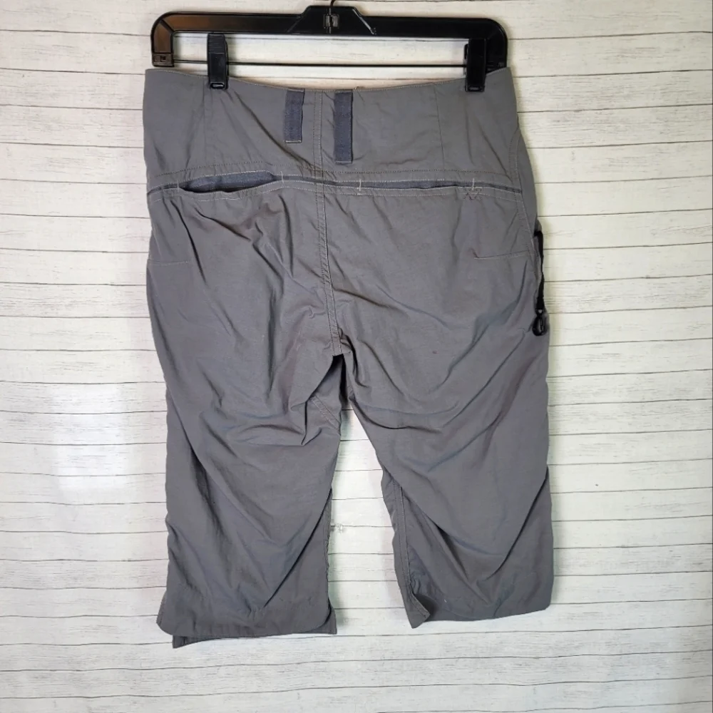 MOUNTAIN HARDWEAR GRAY CAPRI HIKING PANTS, SZ 6